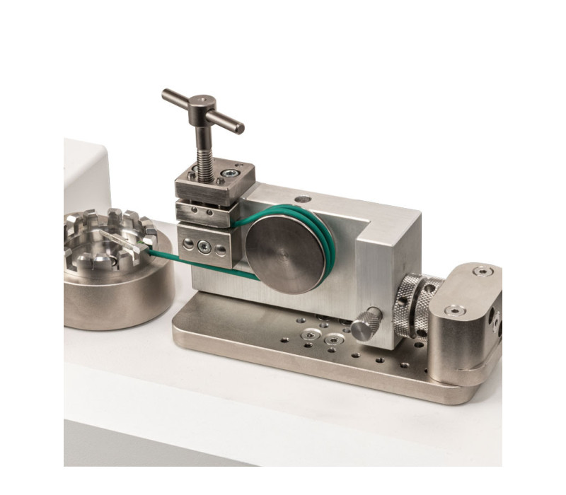 AC1134 Optionale Poller-Griffeinheit. Sichert das freie Ende der Probe mit einem Poller und einem Schraubstock. Basierend auf dem Griffmodell G1102